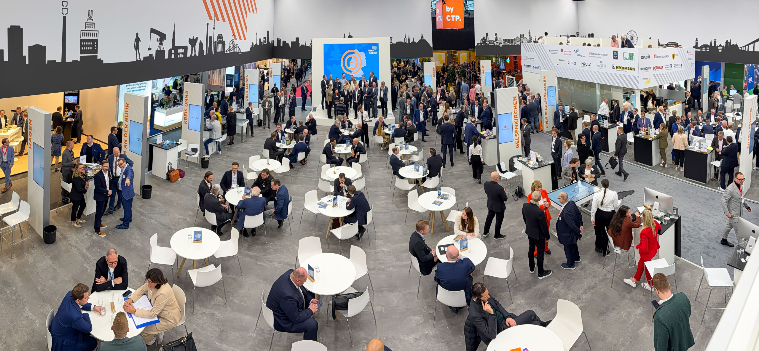 20251006_HB_ExpoReal2025_11_BMR Stand Panorama von oben